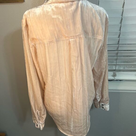 Splendid Ryan Velvet Button-Down Large
Champagne pink - Picture 5 of 11
